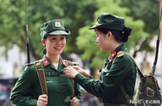 中国女兵在越南,英勇无畏，战火中的巾帼英雄